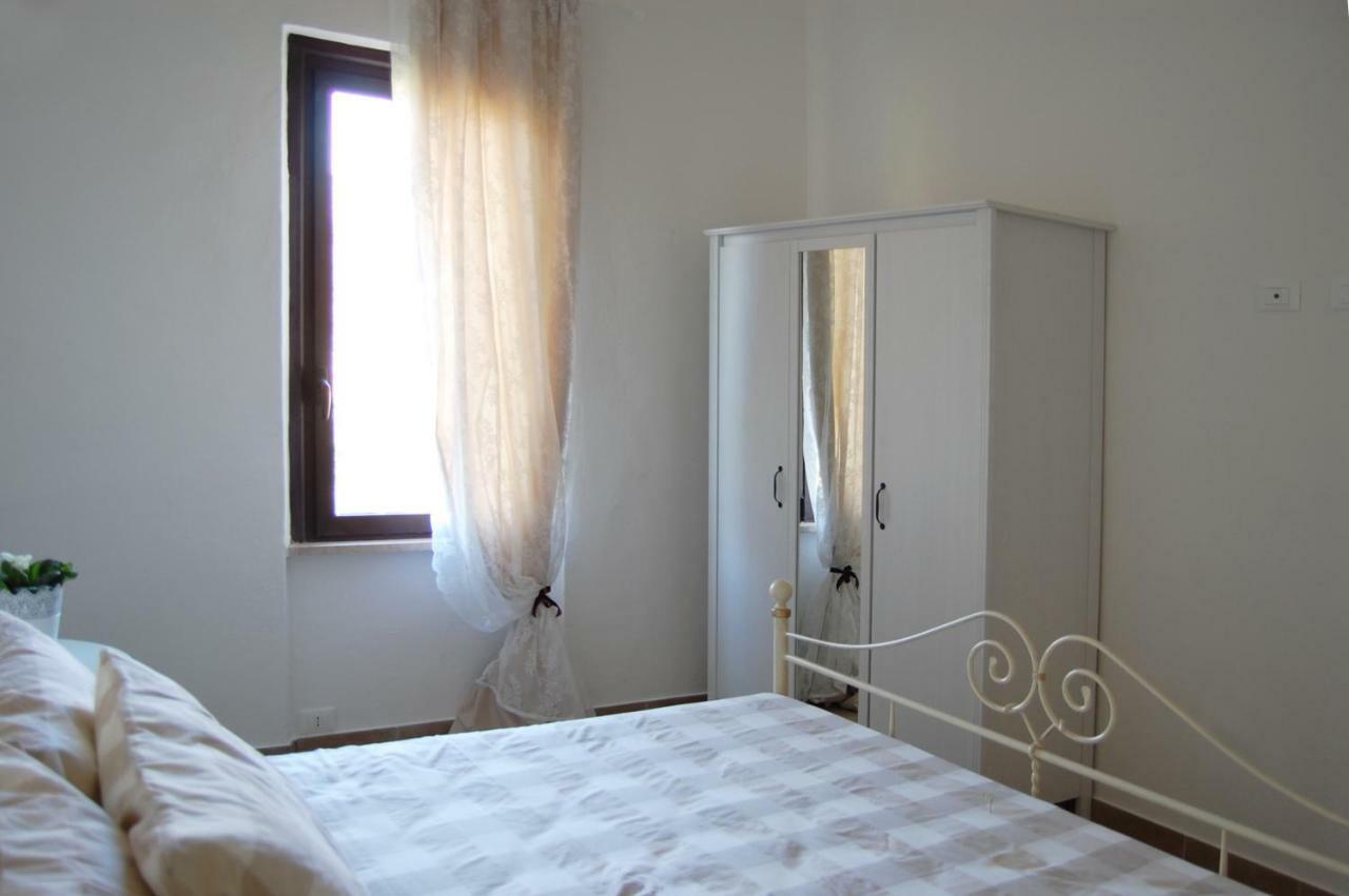 Apartamento La Casa Bianca Roe Exterior foto